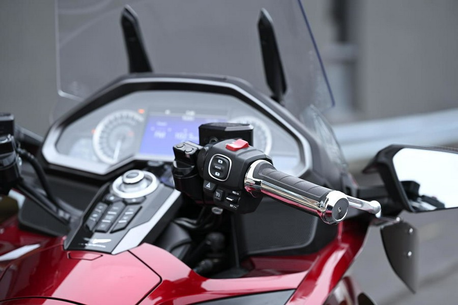 2018 Honda® Gold Wing Tour Candy Ardent Red