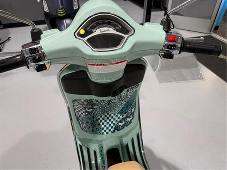 2025 Vespa Primavera 50 Batik