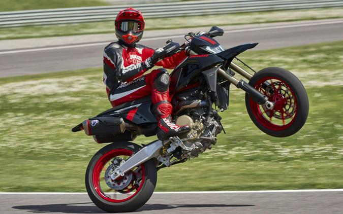 2027 Ducati Hypermotard 698 Nera