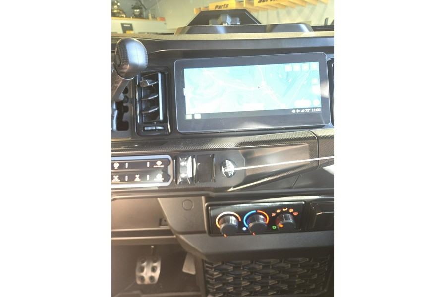 2027 Can-Am DEFENDER XU MAX LIMITED CAB HD11