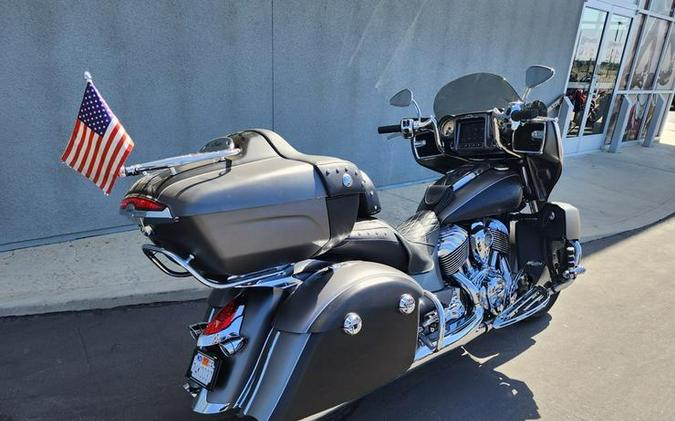 2019 Indian Motorcycle® Roadmaster® Steel Gray Smoke / Thunder Black Smoke