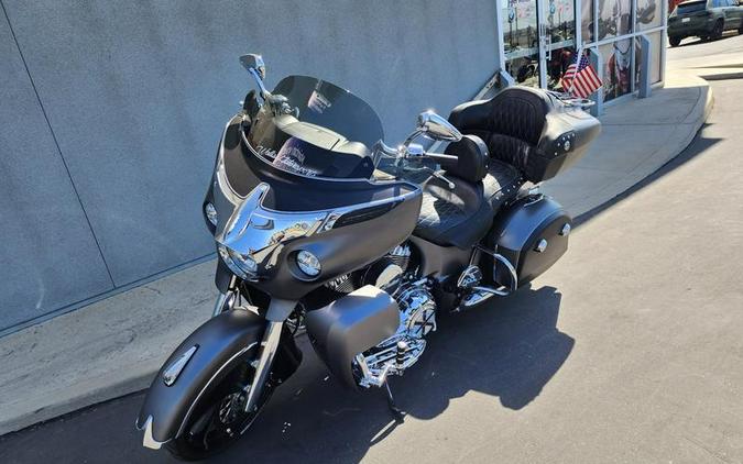 2019 Indian Motorcycle® Roadmaster® Steel Gray Smoke / Thunder Black Smoke