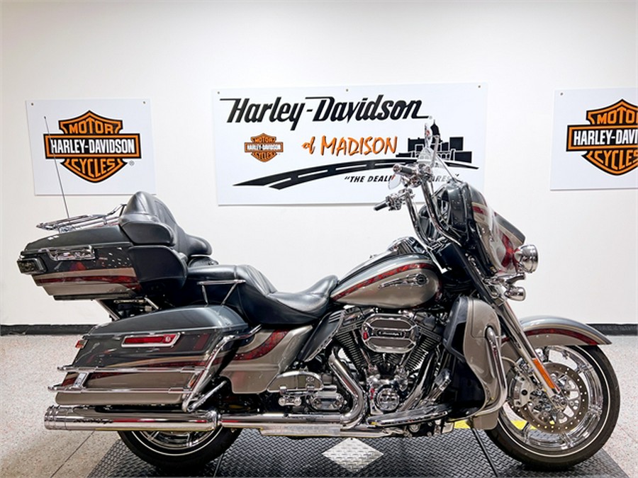 2016 Harley-Davidson CVO Limited FLHTKSE 23,433 Miles