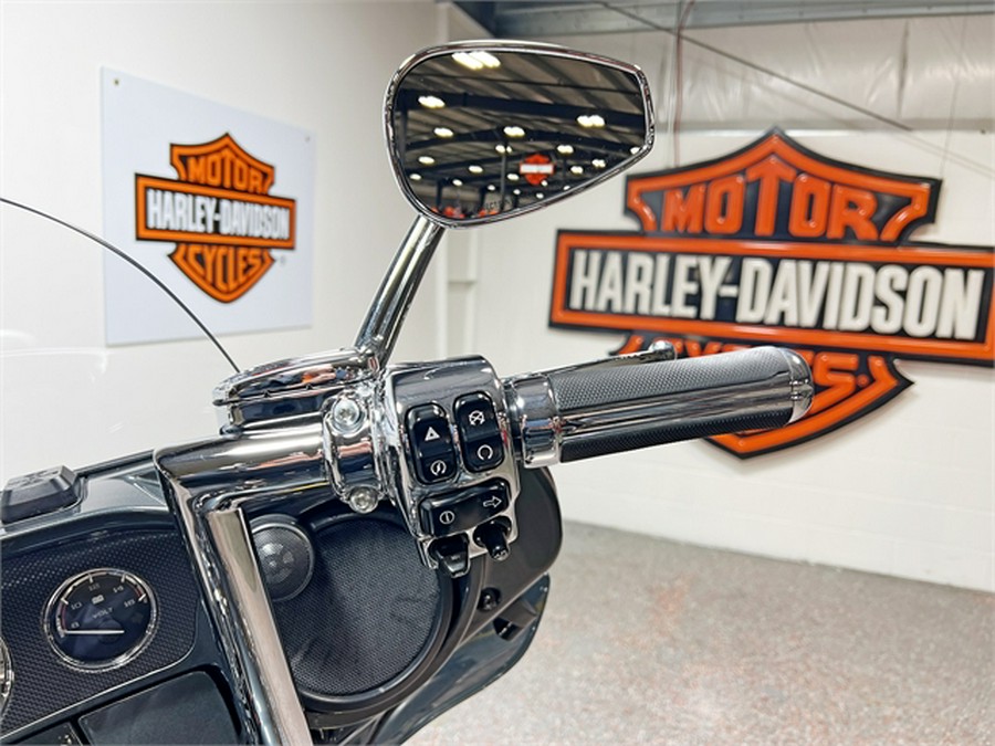 2016 Harley-Davidson CVO Limited FLHTKSE 23,433 Miles