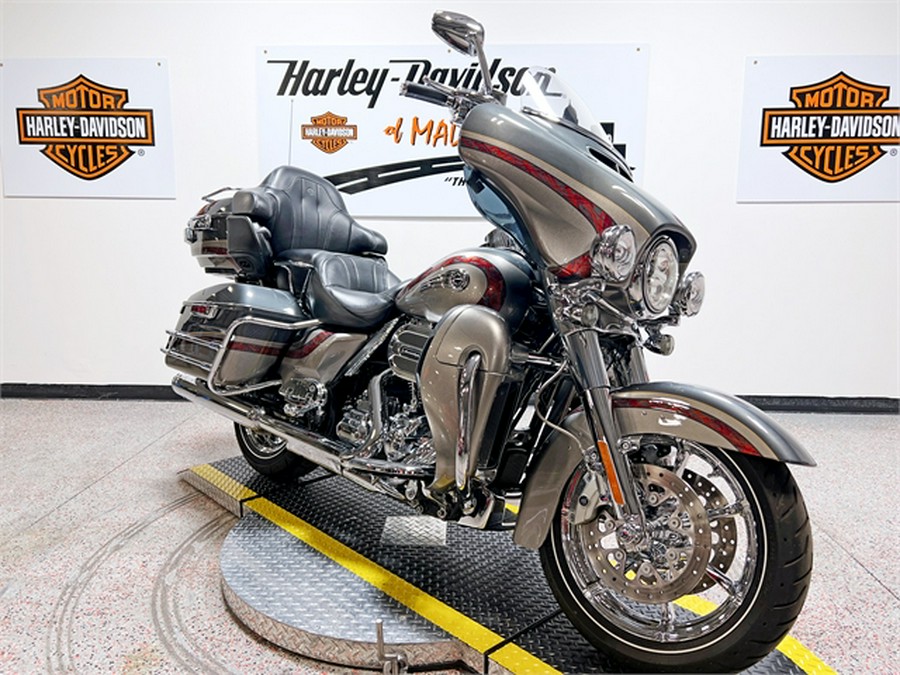 2016 Harley-Davidson CVO Limited FLHTKSE 23,433 Miles