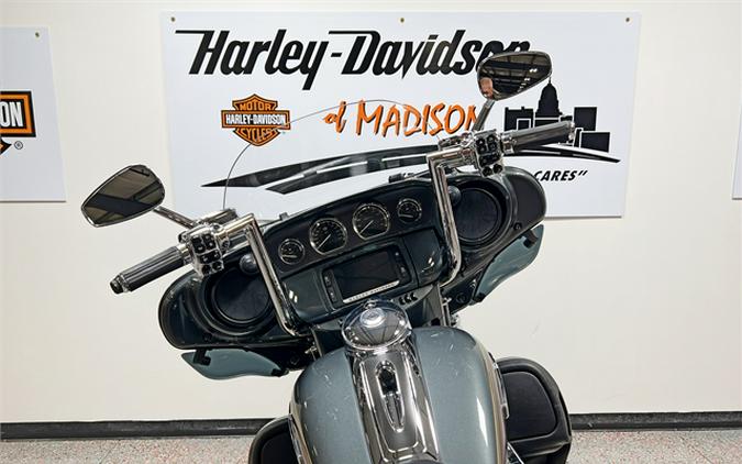 2016 Harley-Davidson CVO Limited FLHTKSE 23,433 Miles