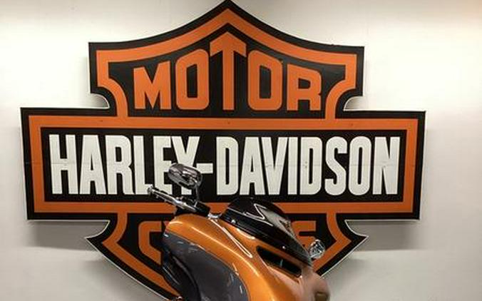 2016 Harley-Davidson® FLHTCUL - Electra Glide® Ultra Classic® Low