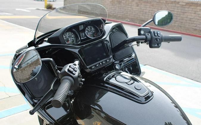 2026 Indian Motorcycle® Challenger® Dark Horse® 112 w/PowerBand Audio Black Crystal w/Black Metalli