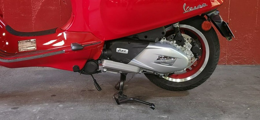 2027 Vespa Primavera 150 Red