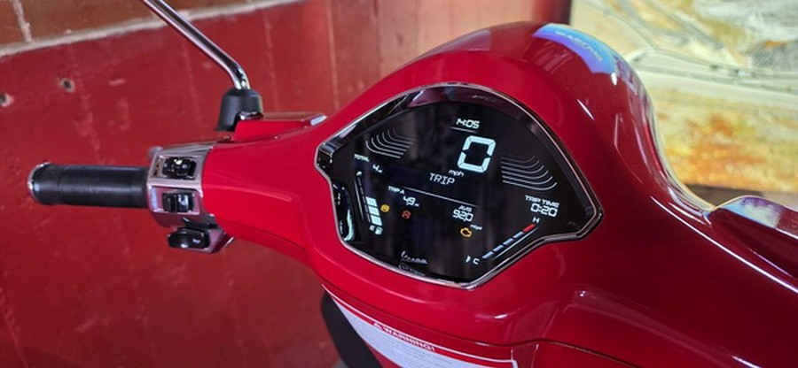 2027 Vespa Primavera 150 Red