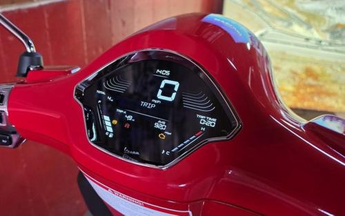 2027 Vespa Primavera 150 Red