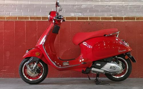 2027 Vespa Primavera 150 Red