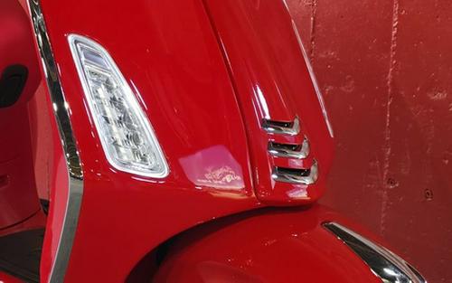 2027 Vespa Primavera 150 Red