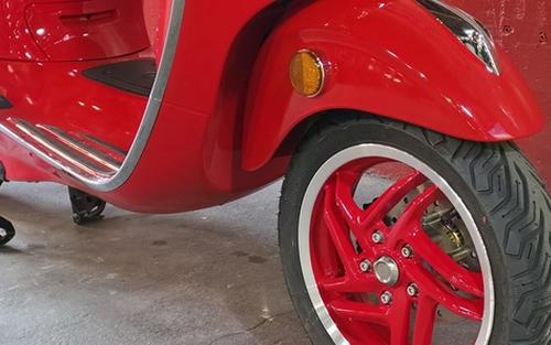 2027 Vespa Primavera 150 Red