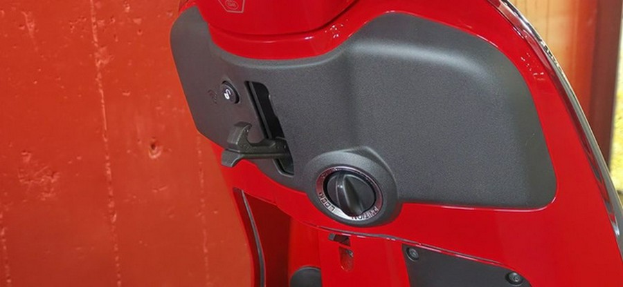 2027 Vespa Primavera 150 Red