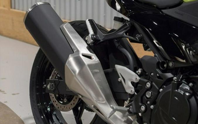 2026 Kawasaki Ninja 500 ABS Metallic Yellowish Green/Ebony