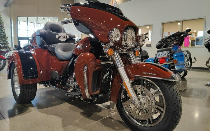 2024 HD Tri Glide Ultra Red Rock / Vivid Black