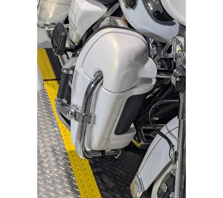 2008 Harley-Davidson® Electra Glide® Ultra Classic® White Gold Pearl