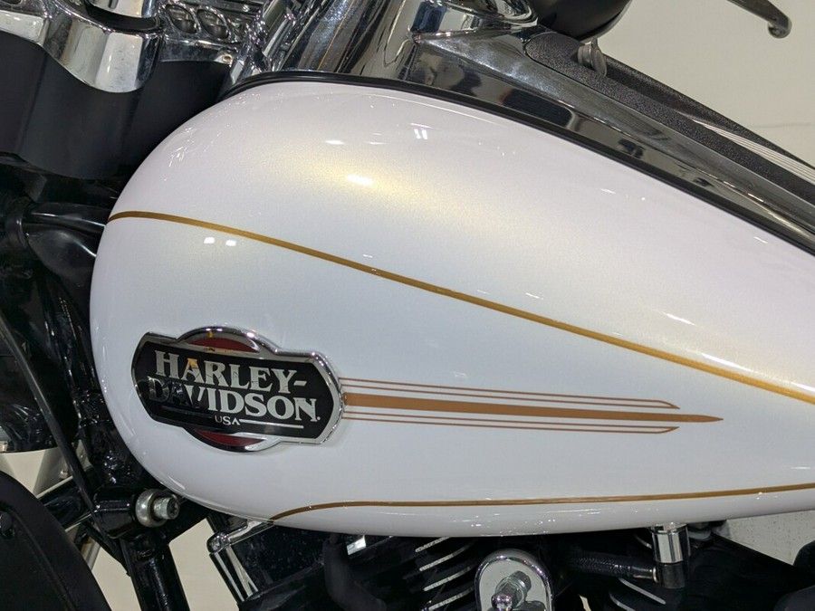 2008 Harley-Davidson® Electra Glide® Ultra Classic® White Gold Pearl