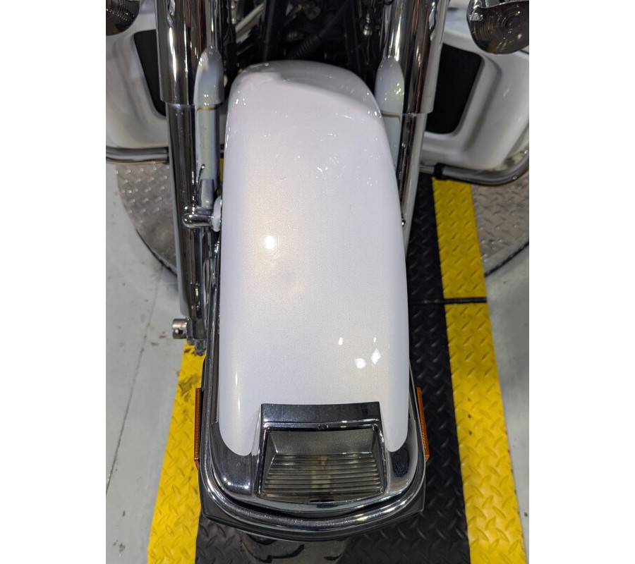 2008 Harley-Davidson® Electra Glide® Ultra Classic® White Gold Pearl