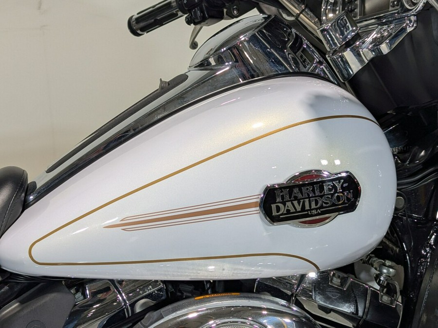 2008 Harley-Davidson® Electra Glide® Ultra Classic® White Gold Pearl