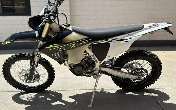 2026 Triumph TF 450-E Jet BlackPure White