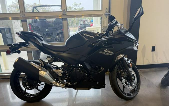 2026 Kawasaki Ninja 500 ABS Metallic Flat Spark Black