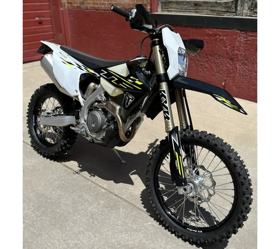 2026 Triumph TF 250-E Jet BlackPure White