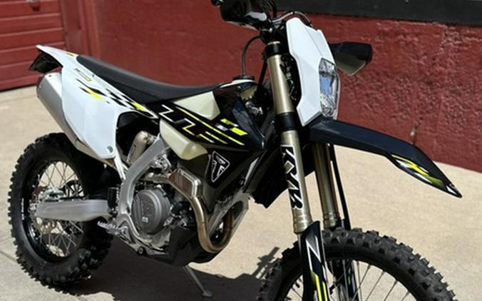 2026 Triumph TF 250-E Jet BlackPure White