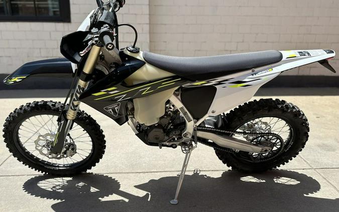 2026 Triumph TF 250-E Jet BlackPure White