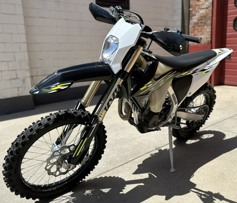 2026 Triumph TF 250-E Jet BlackPure White