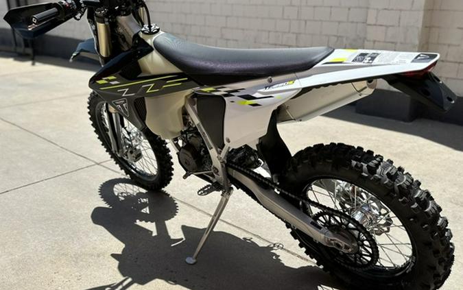 2026 Triumph TF 250-E Jet BlackPure White