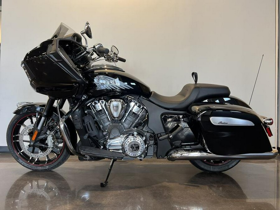 2023 Indian Motorcycle® Challenger® Limited Black Metallic