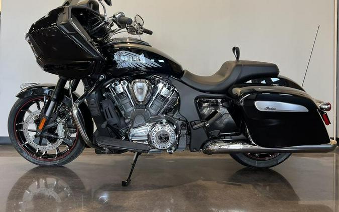 2023 Indian Motorcycle® Challenger® Limited Black Metallic