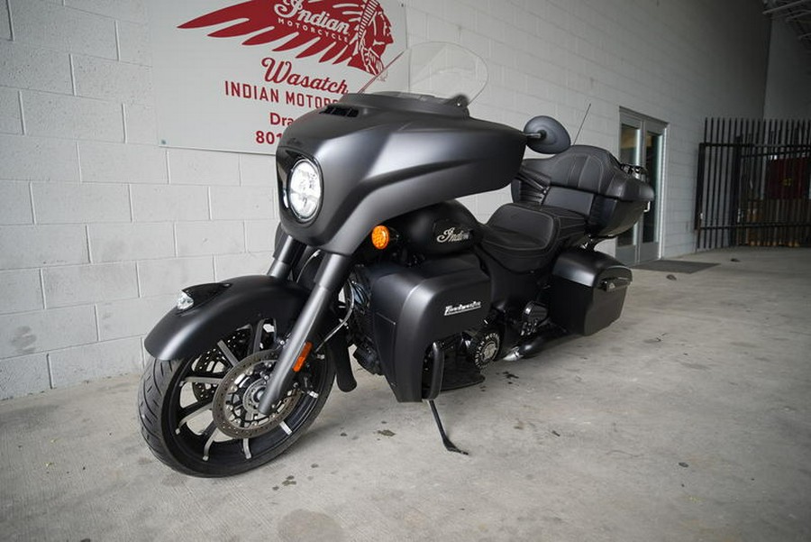 2022 Indian Motorcycle® Roadmaster® Dark Horse® Black Smoke