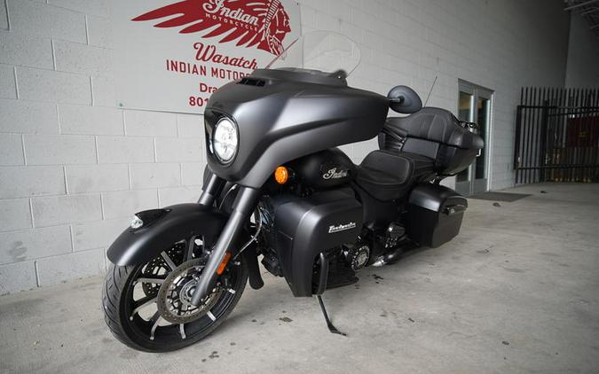 2022 Indian Motorcycle® Roadmaster® Dark Horse® Black Smoke