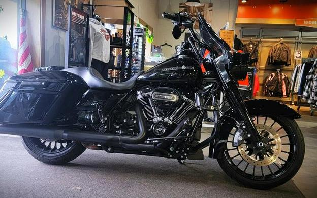 2017 Harley-Davidson® FLHRXS - Road King® Special