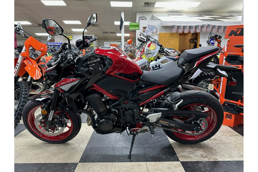 2024 Kawasaki Z900 ABS - Candy Persimmon Red/Ebony