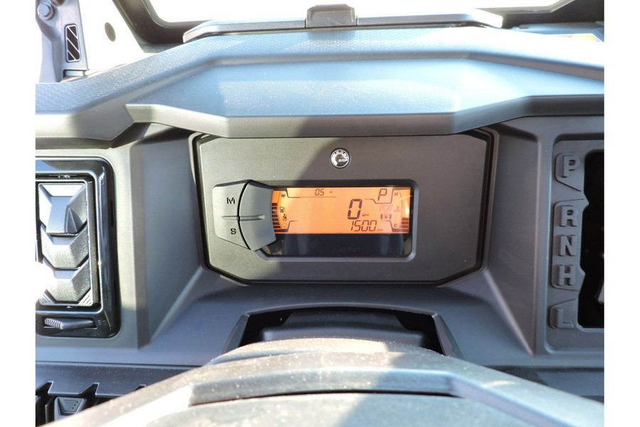 2026 Can-Am Defender MAX XT CAB HD11