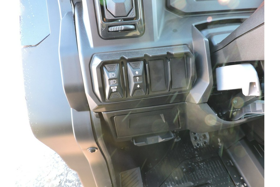 2026 Can-Am Defender MAX XT CAB HD11