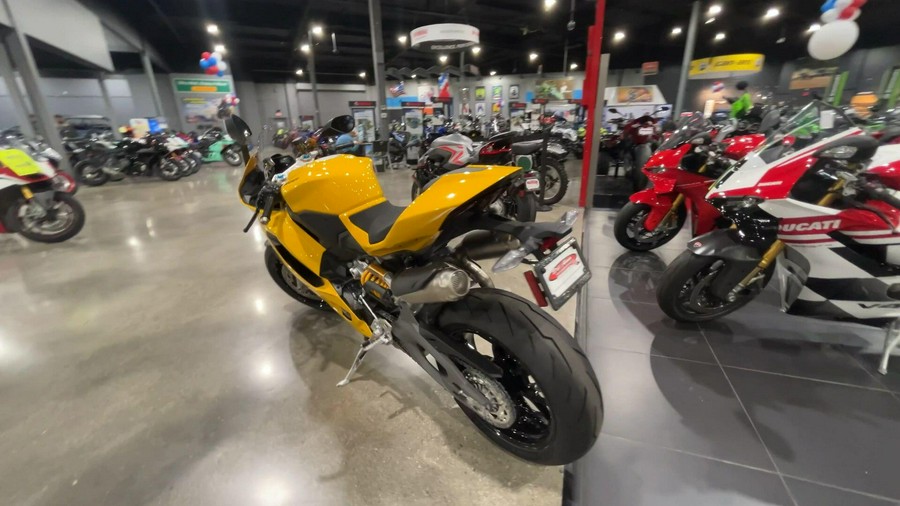 2026 Ducati PANIGALE V2 S