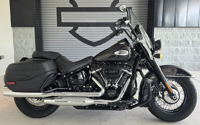 2021 Harley-Davidson® Heritage Classic 114 Black Jack Metallic