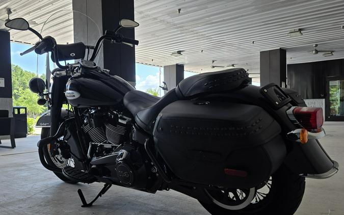 2021 Harley-Davidson® Heritage Classic 114 Black Jack Metallic