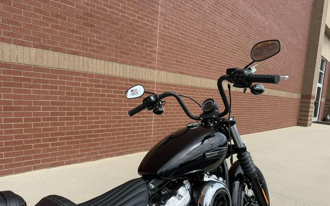 2026 Harley-Davidson® Street Bob® Vivid Black w/Laced Wheels