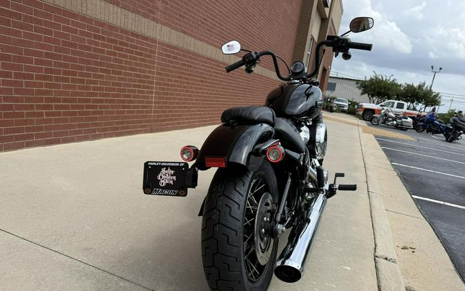 2026 Harley-Davidson® Street Bob® Vivid Black w/Laced Wheels