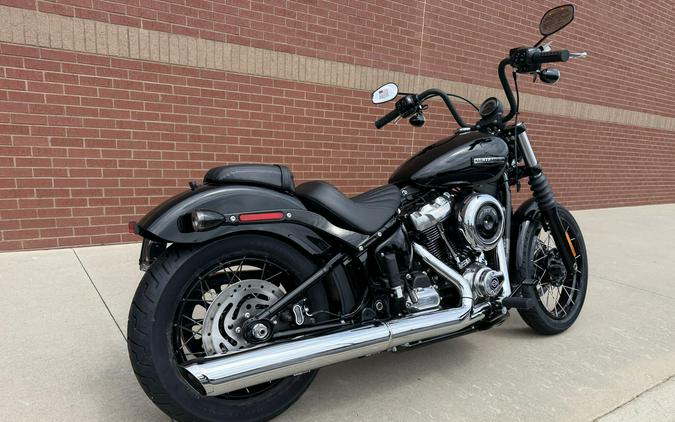 2026 Harley-Davidson® Street Bob® Vivid Black w/Laced Wheels