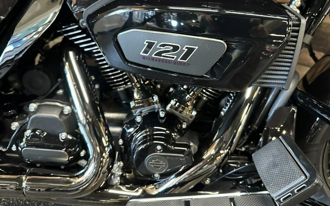 2025 Harley-Davidson® CVO™ Street Glide® Poison Berry FLHXSE