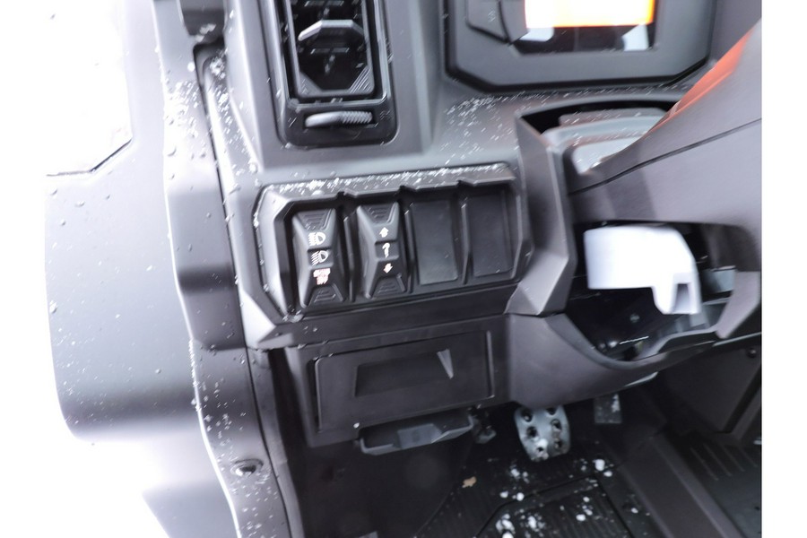 2026 Can-Am Defender XT CAB HD11