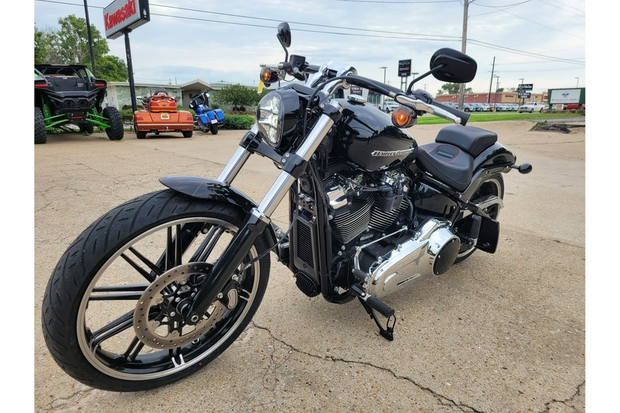 2018 SOFTAIL BREAKOUT - Harley-Davidson®