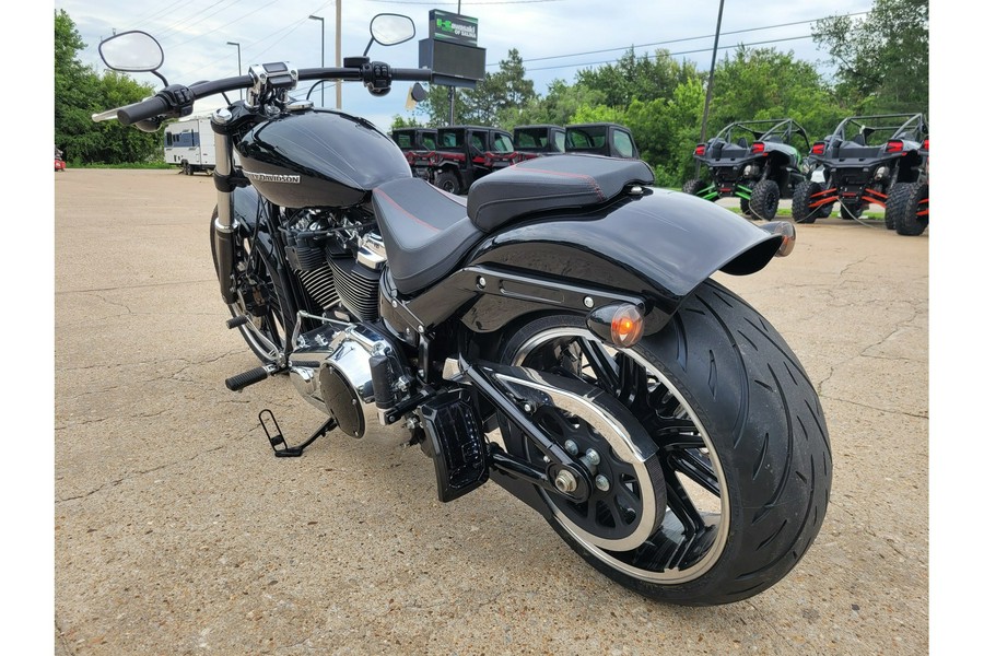 2018 SOFTAIL BREAKOUT - Harley-Davidson®
